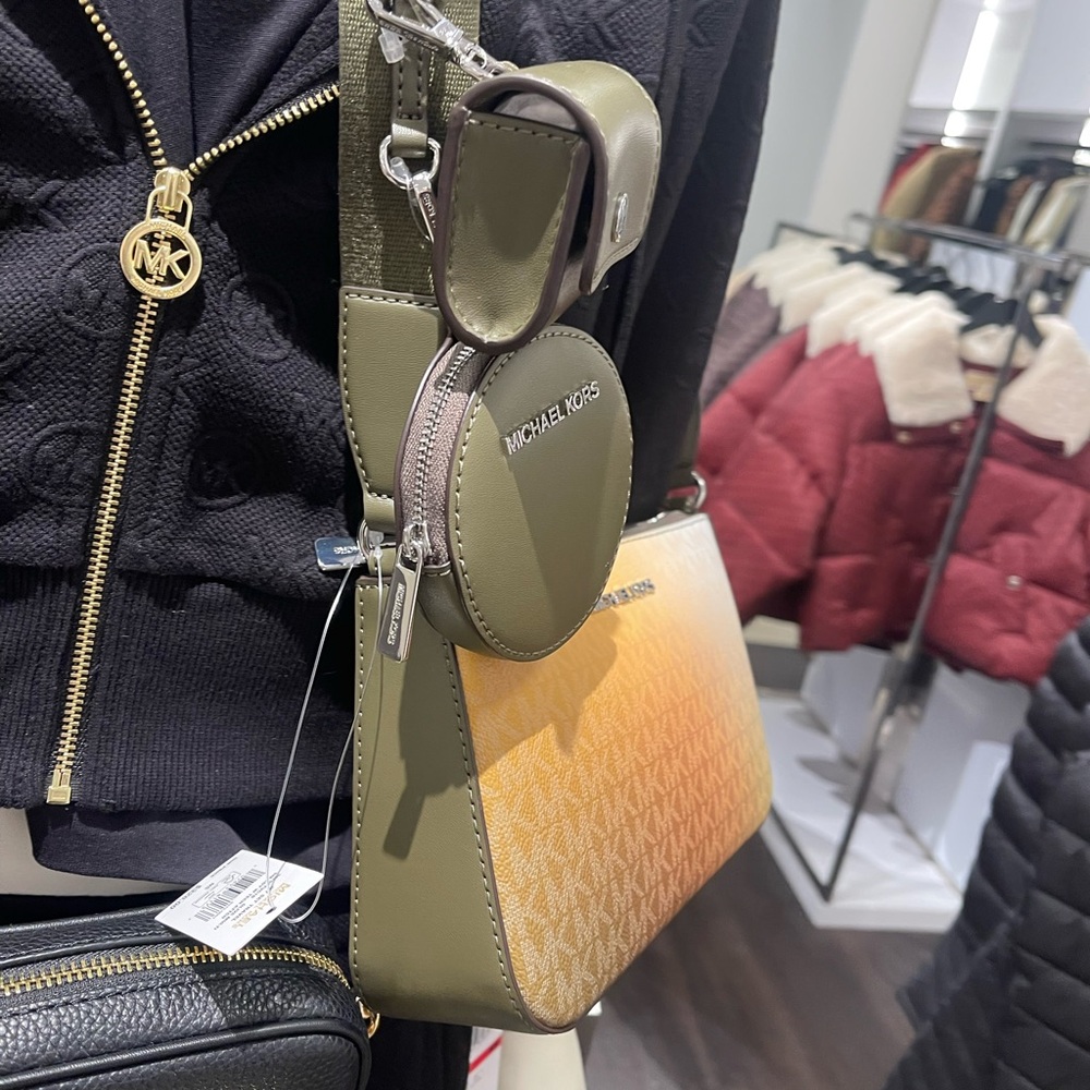 MICHAEL KORS Jet Set Sm Ombré Signature Logo Crossbody Case Apple Airpods Pro - Picture 3 of 16